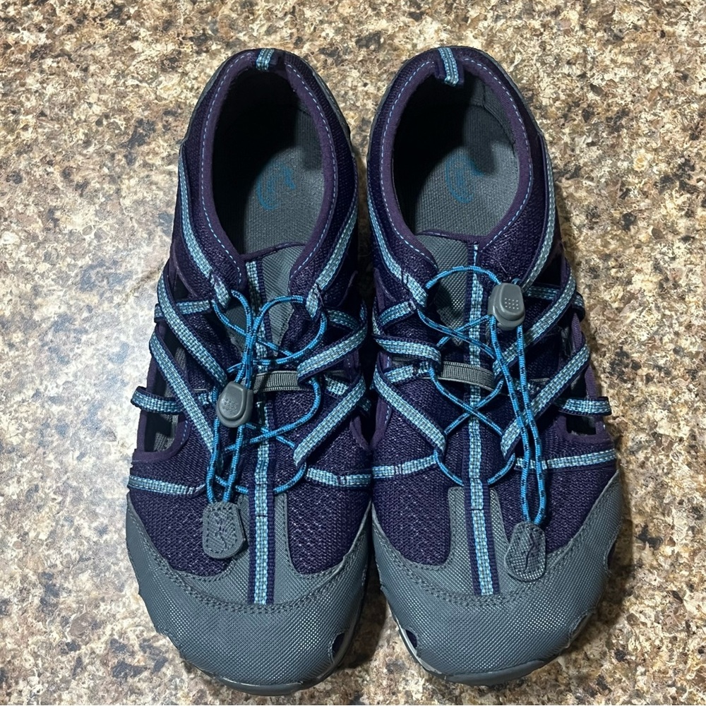 Chaco Outcross Youth Water Hiking Shoes Size 6